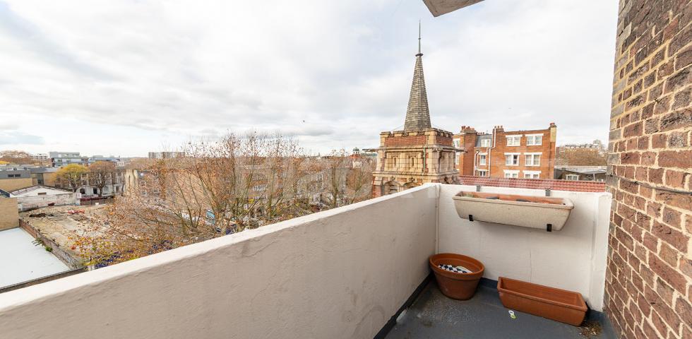 			HEATING and HOT WATER INCLUDED, 2 Bedroom, 1 bath, 1 reception Apartment			 Shepherds Bush Road, SHEPHERDS BUSH